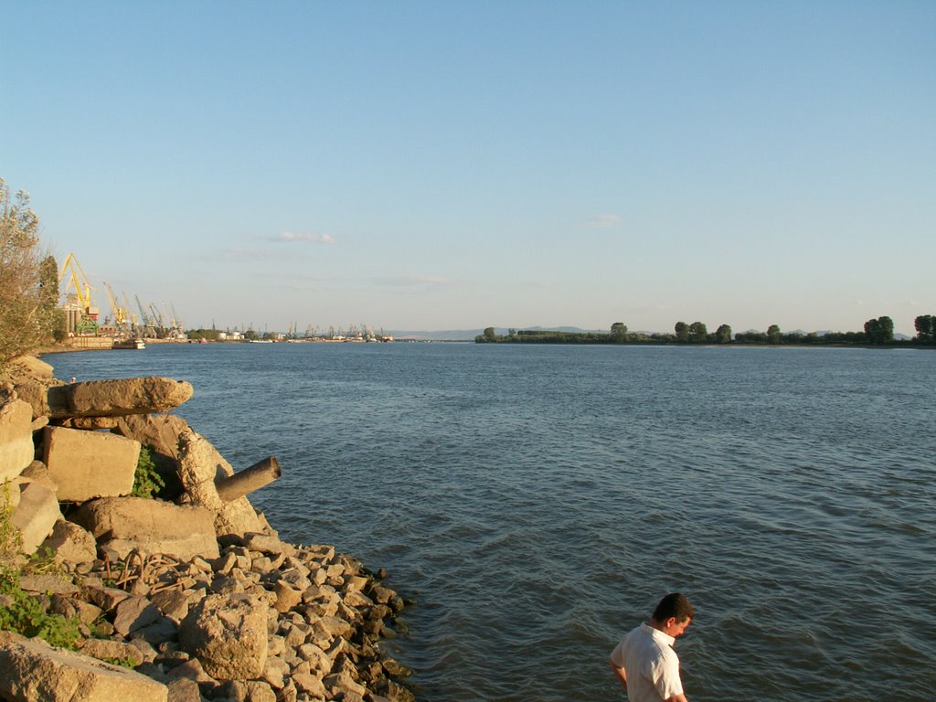 Port of Reni wieu from a considerable distance