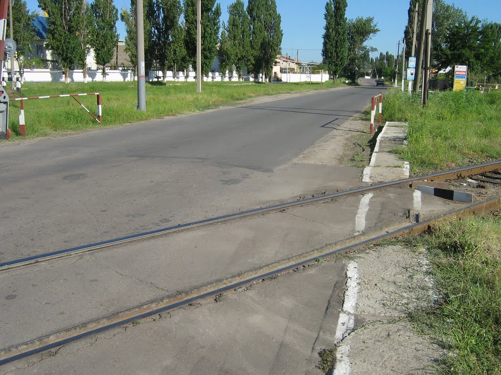 ►На ж/д переезде
