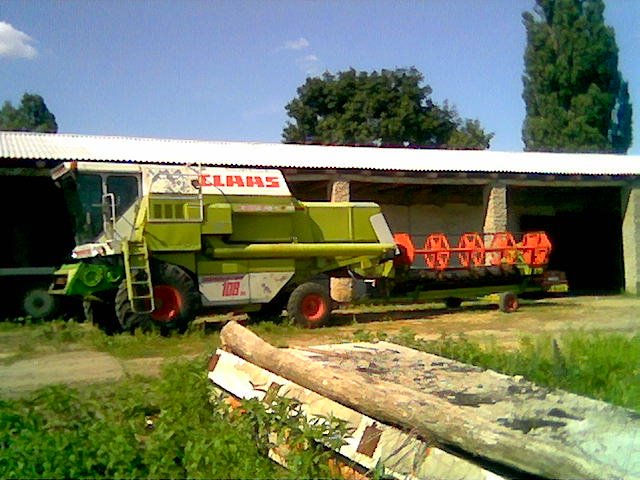 Harvester service station