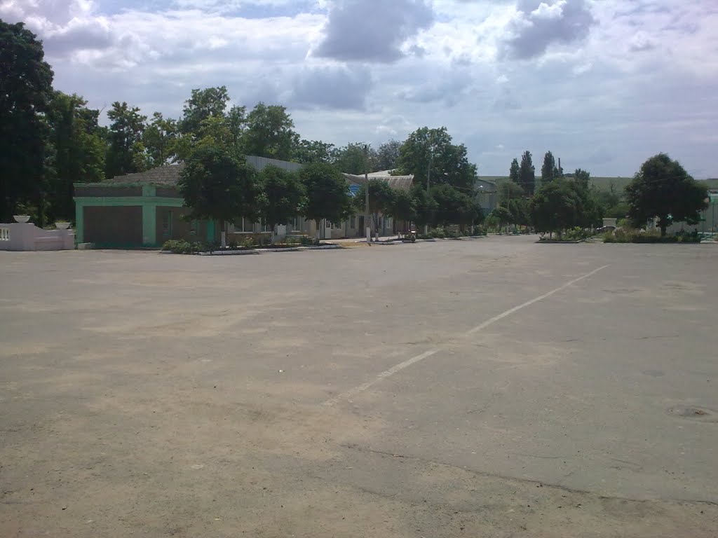 Центральна Площа