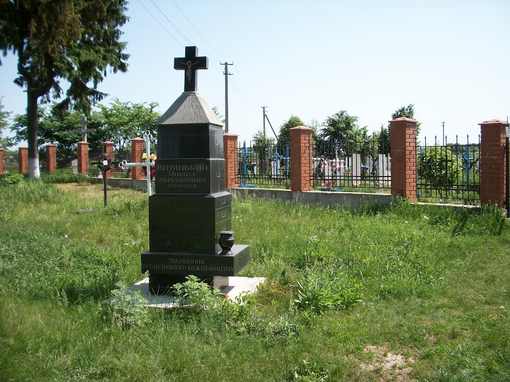 grave of beehive creator