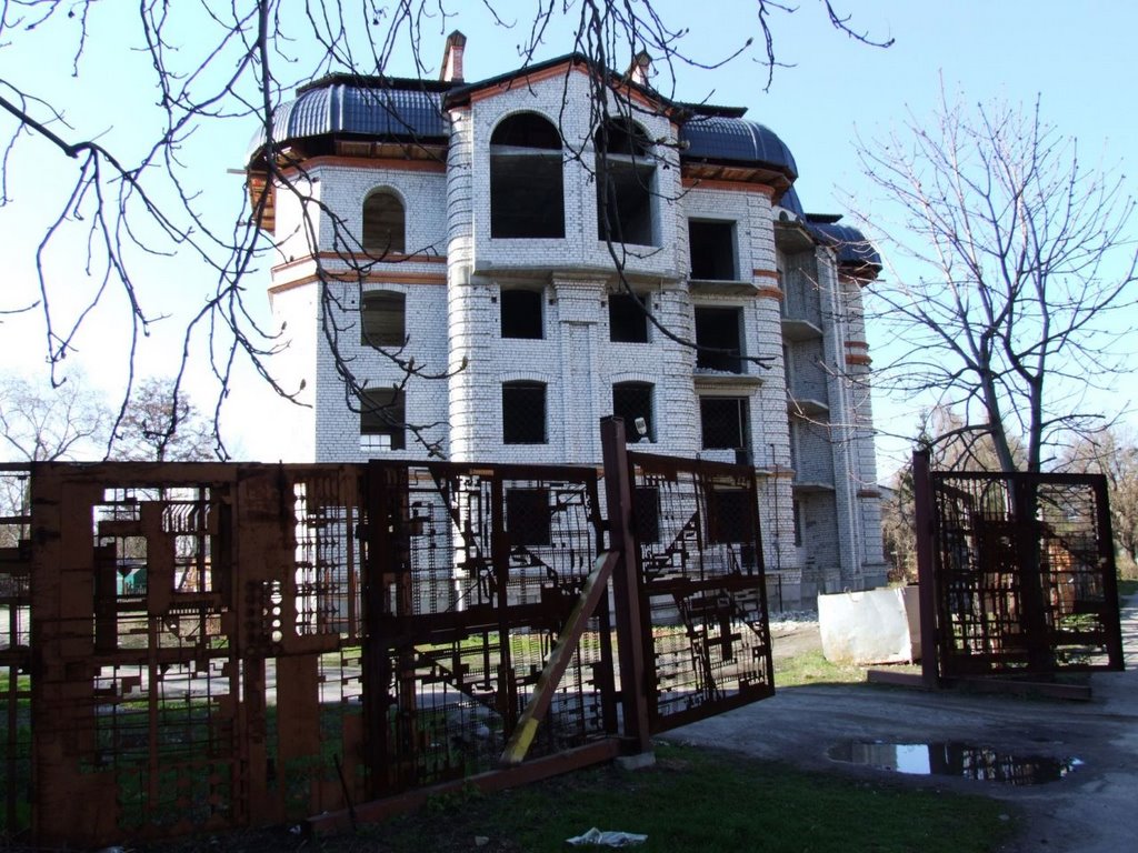 Building. Apr 2006