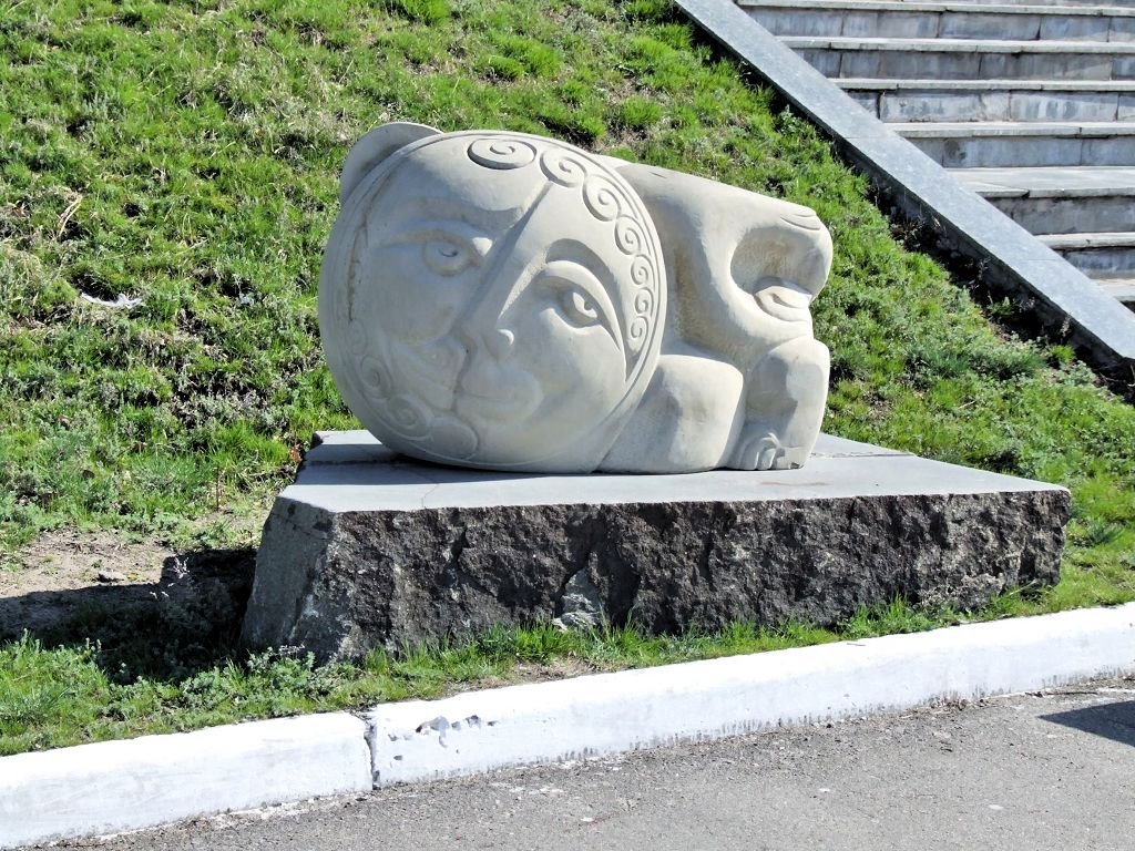 Sculpture. Apr