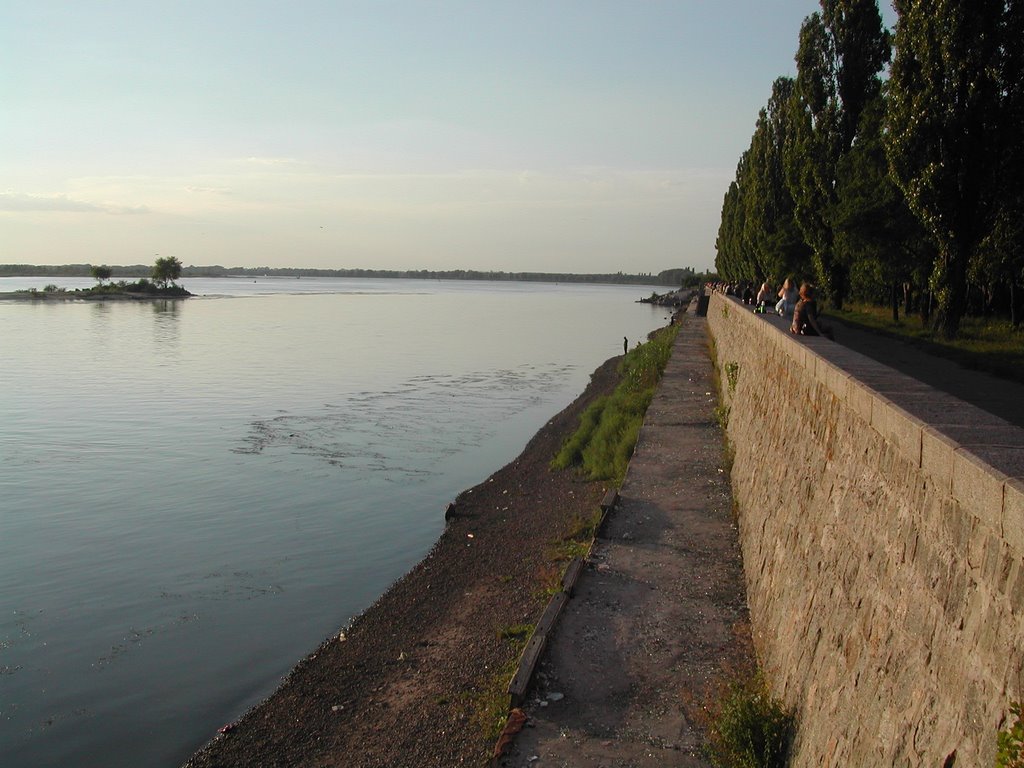 Вечерний Днепр, вид на остров Фантазия (Evening Dnepr, kind on island Fantasya)