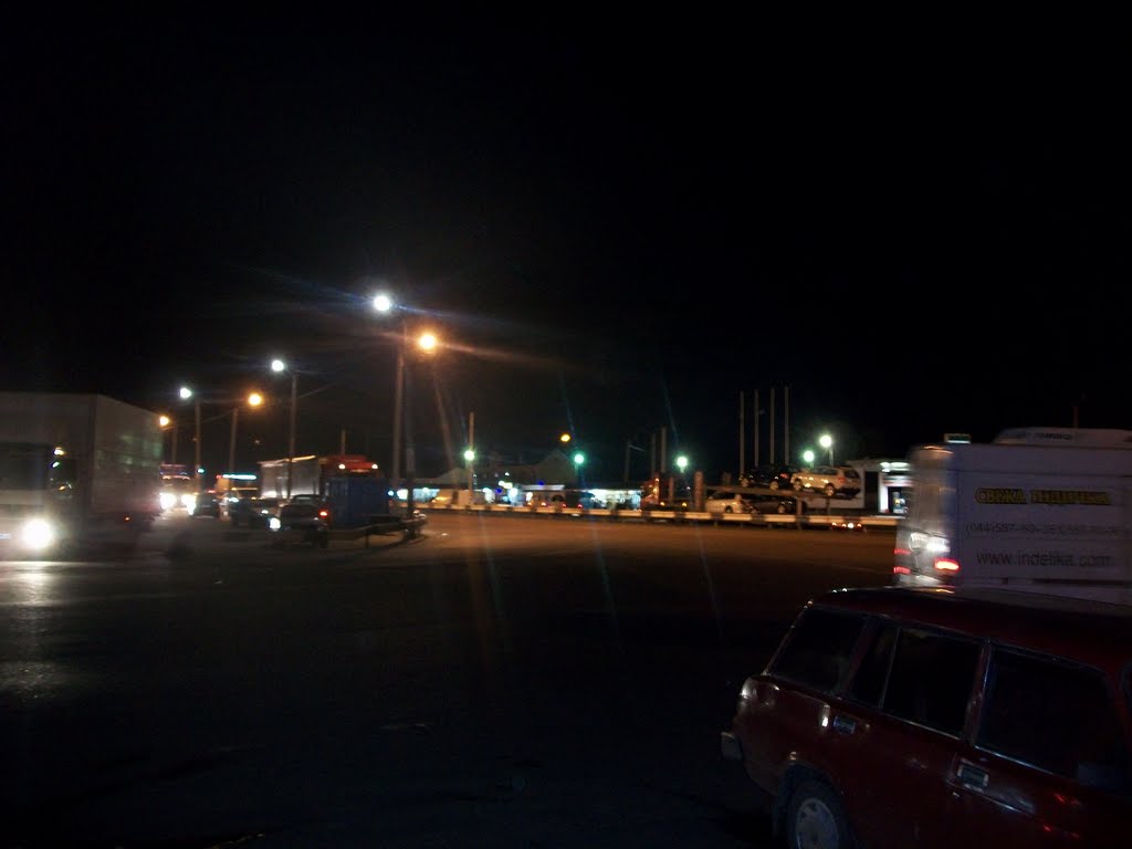 Piryatyn highway at night