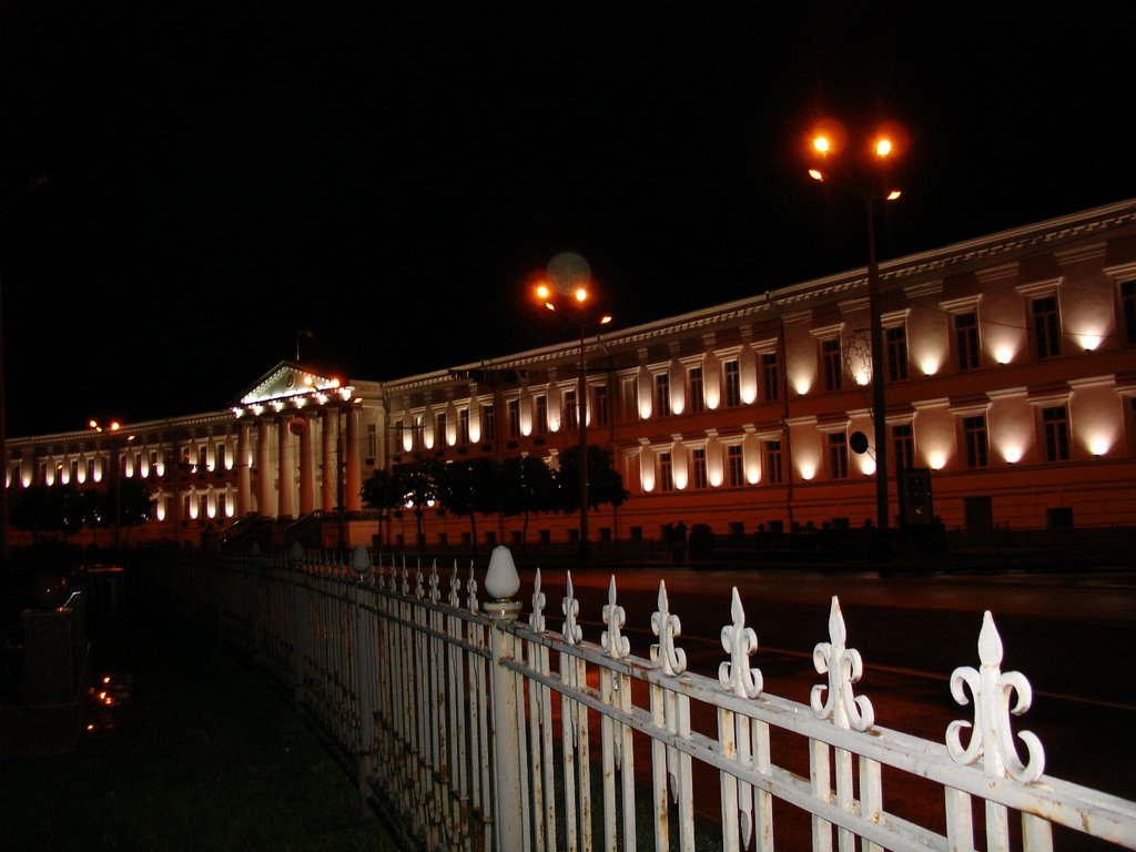 Ночью в центре. Мерия.