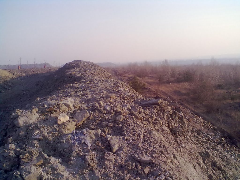 Отвалообразование ГОК западный борт западных отвалов (рядом с "пятой базой")
