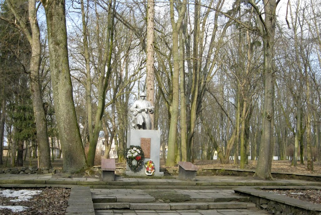Памятник в парку