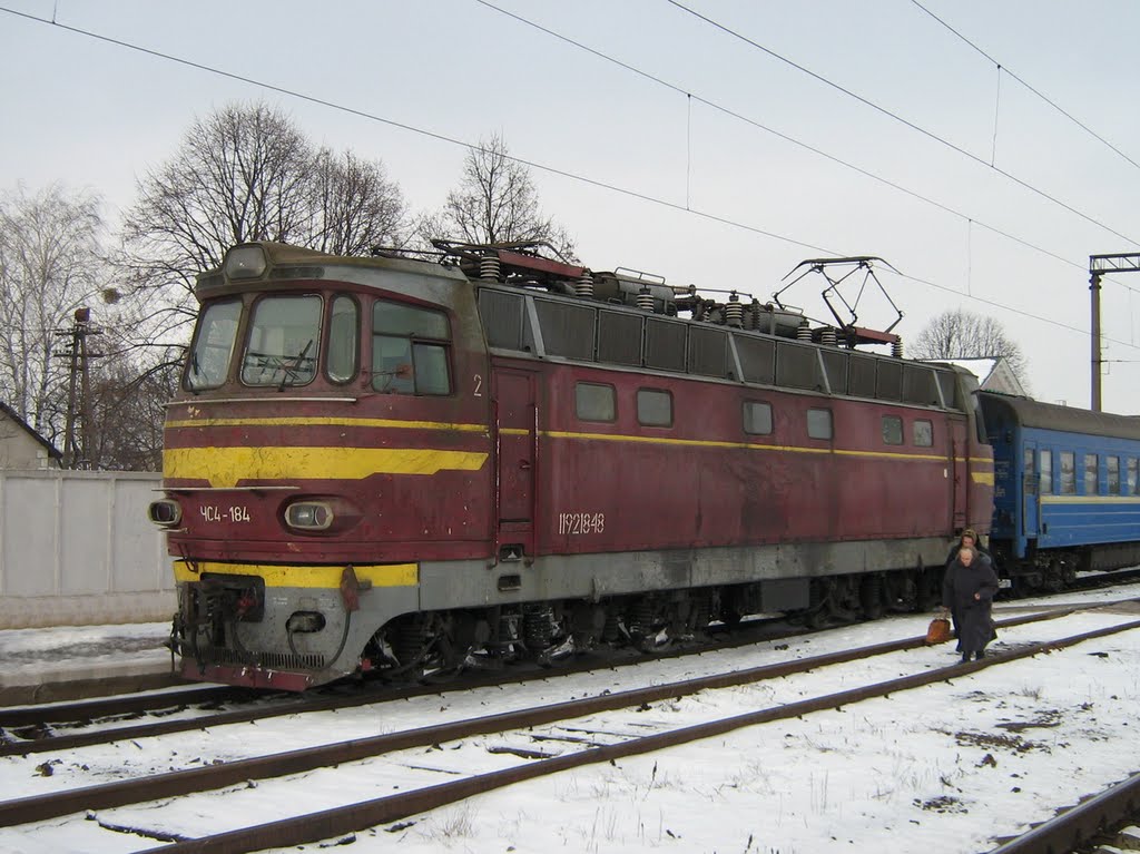 ►Електровоз ЧС4-184 на станції Дубно