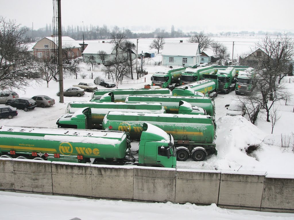 Оживление у нефтебазы в Дубно.