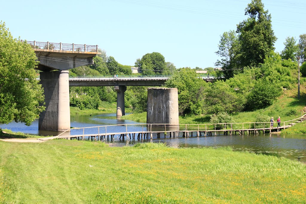 Korets. Three bridges over the Korchik river: old, new and the wooden one.