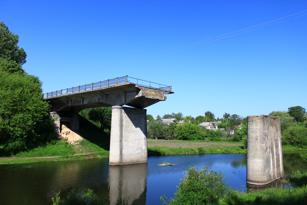 Korets. The old bridge over the Korchik river.