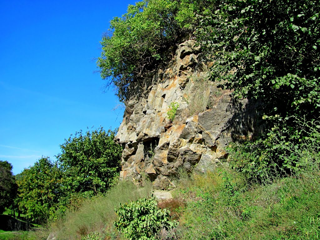 Выход гранитов,вдоль реки Корчик.