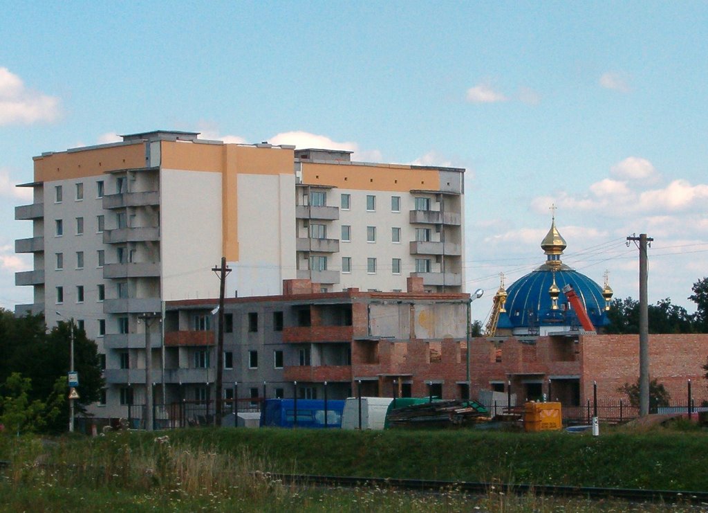 Семиповерховий будинок