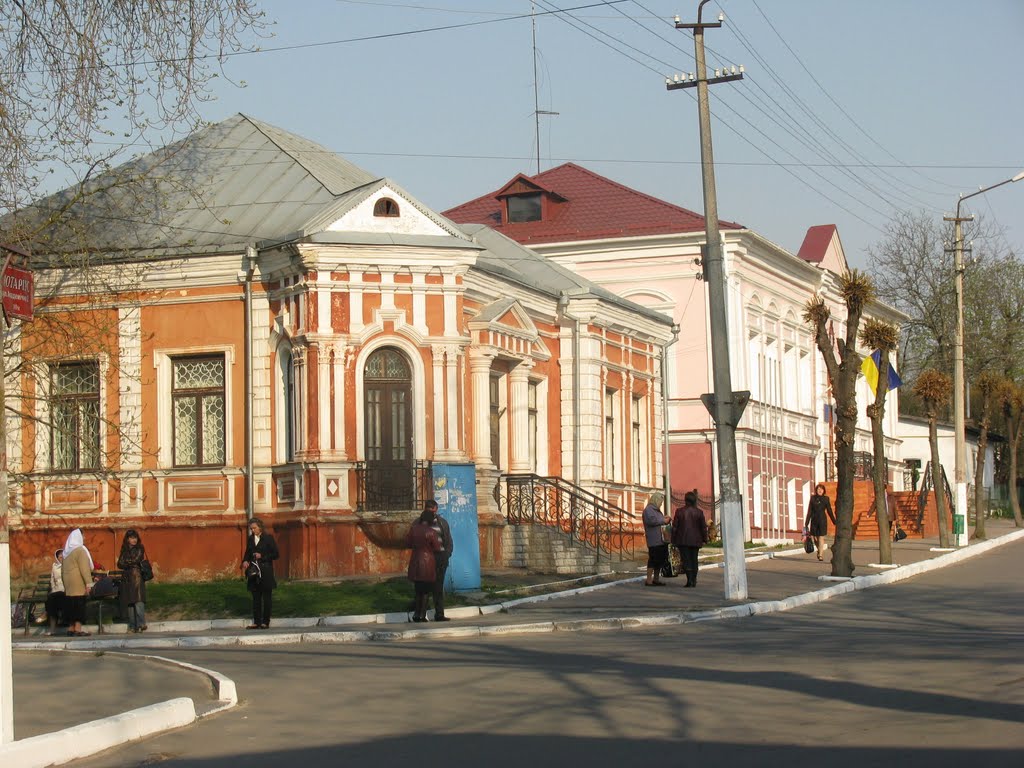 Фото Острог — Старі будинки в Острозі
