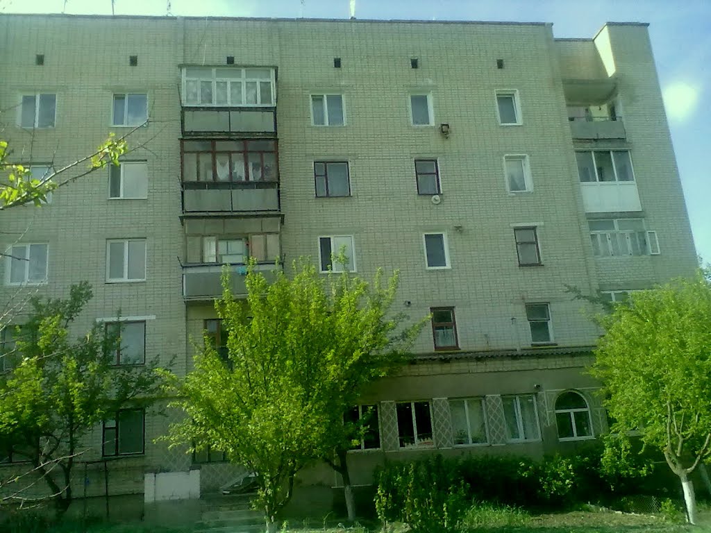 Фото Острог — Пятиповерхівка
