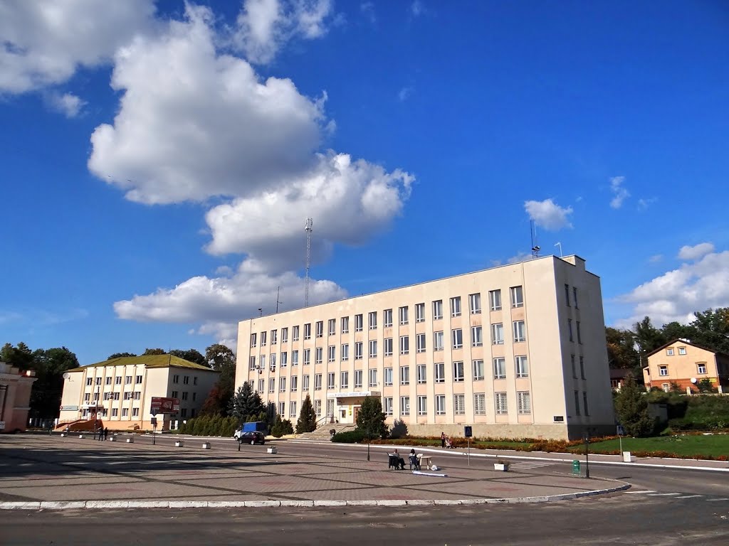 Фото Острог — Острог - центральна площа, Ostroh -  central square