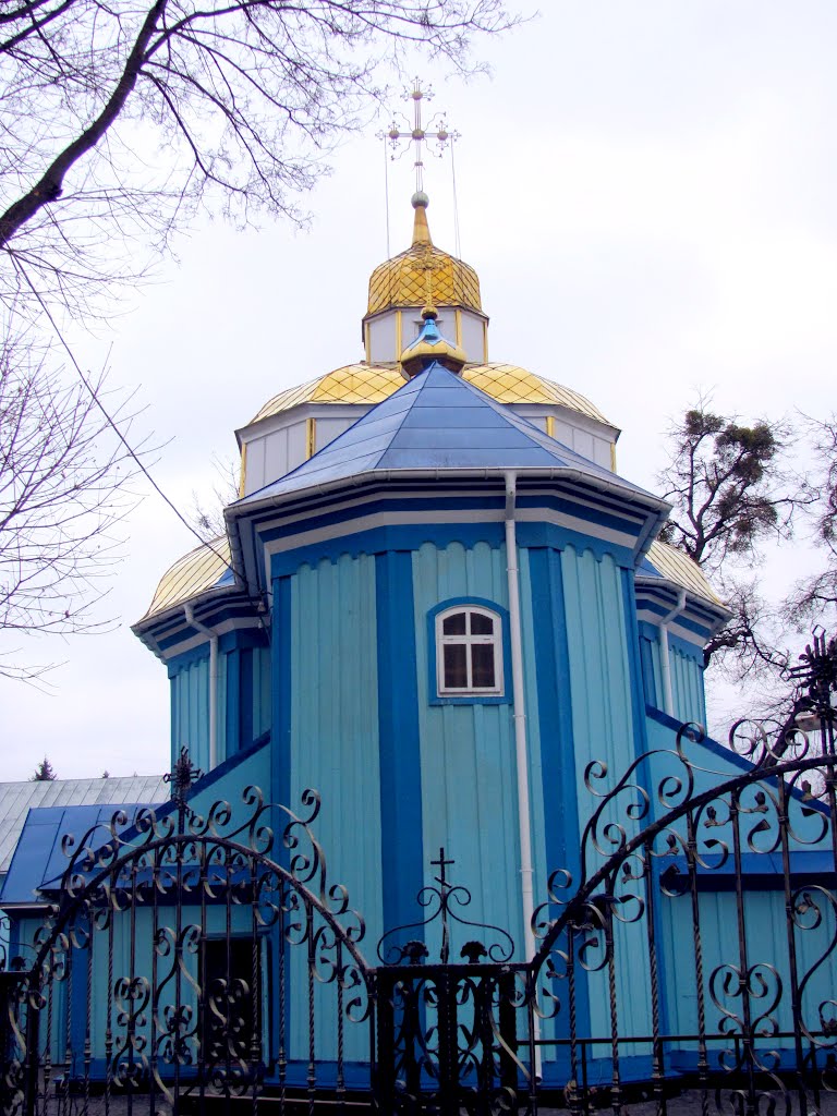 Свято-Успенская церковь 1756г.Построена на месте более старой церкви 1486г. По легенде здесь молился Иван Гонта.