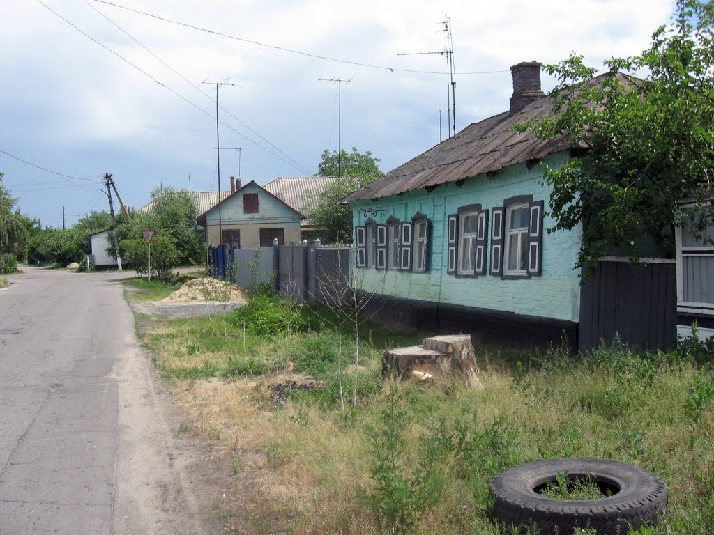тиха вуличка ♦ quiet street