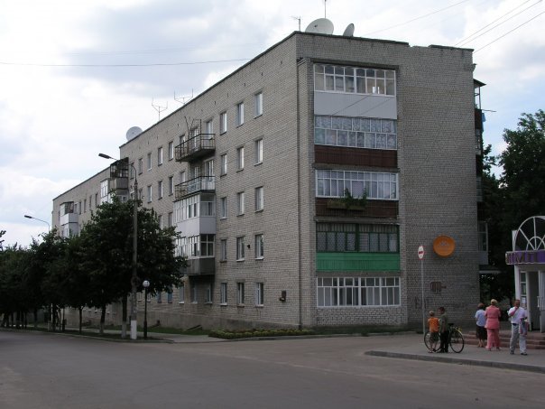 Возле арки
