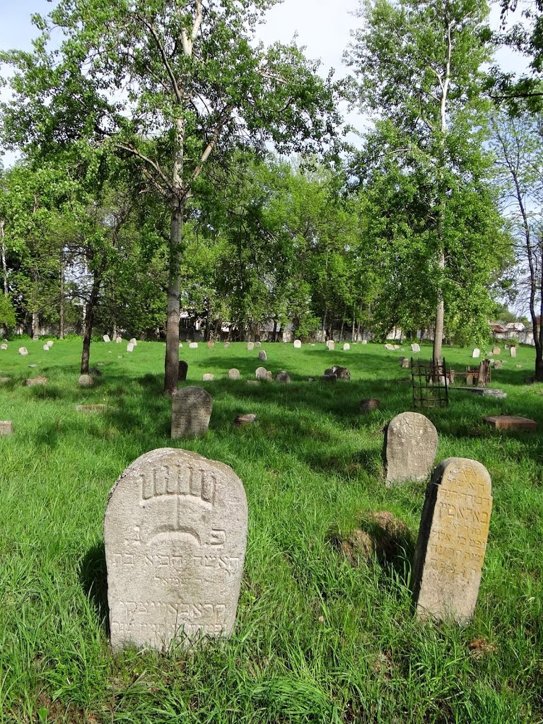 Глухів -  мацева з менорою, Hluhiv - jewish cemetery, Глухов - еврейское кладбище