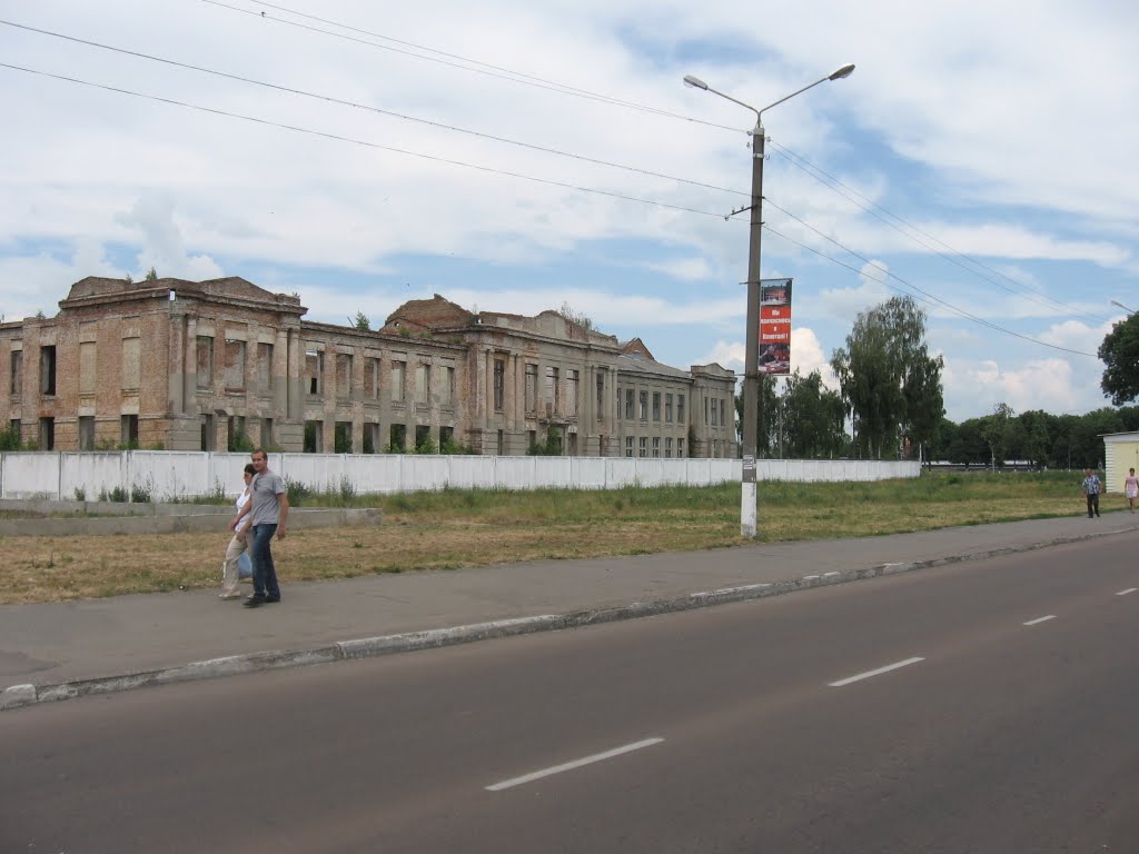 щось недобудоване
