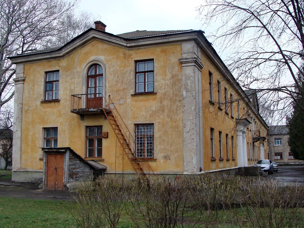 Конотоп. Комплекс железнодорожной больницы. Корпус 1951 года.