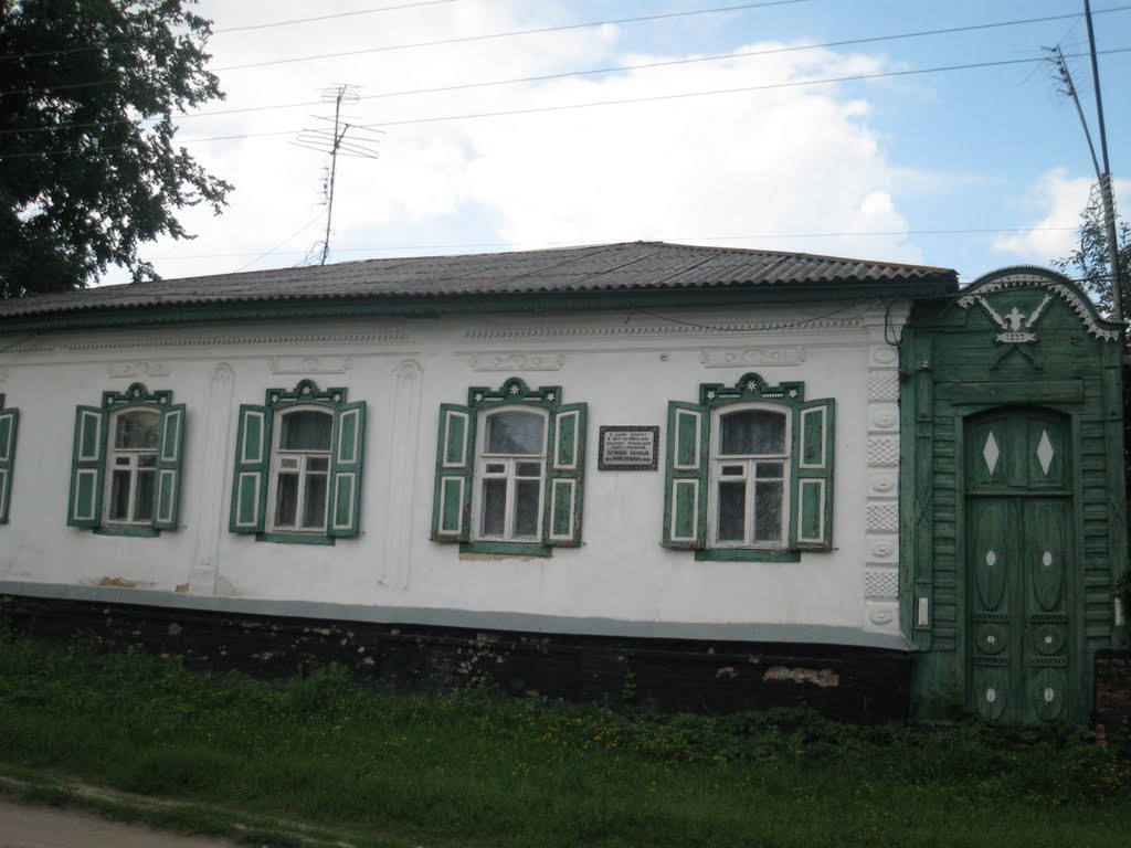 В цьому будинку жив 1849 -62 рр. поет-романтик Петренко Михайло