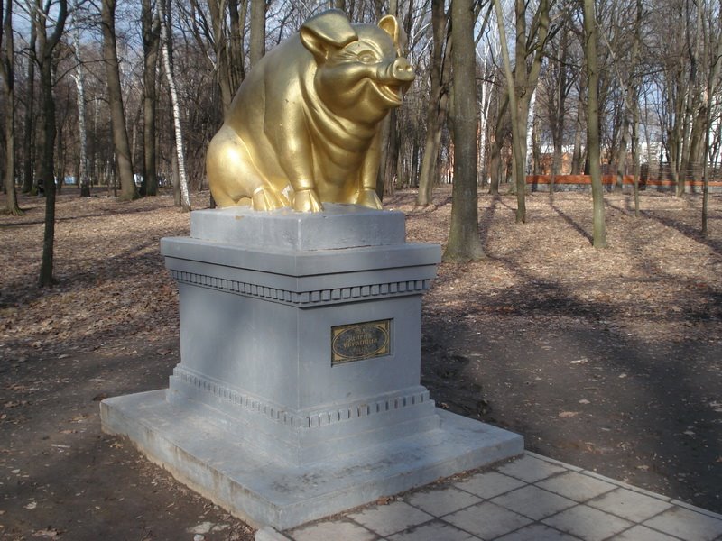Памятник свині від вдячних українців