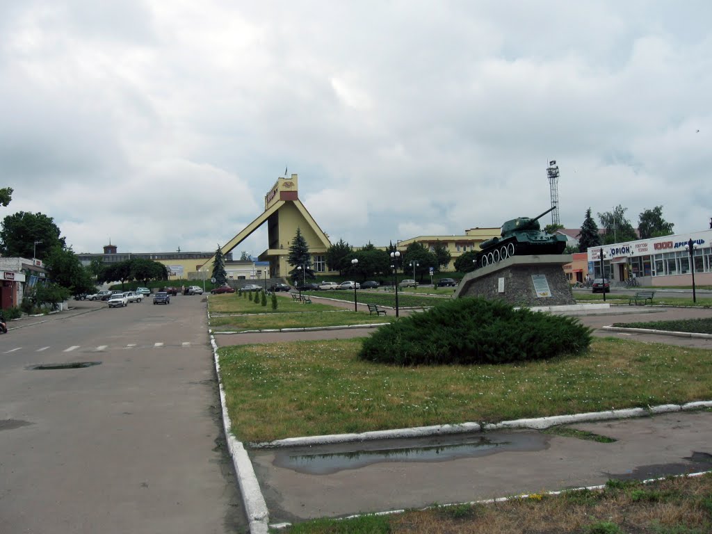 привокзальний майдан і танк