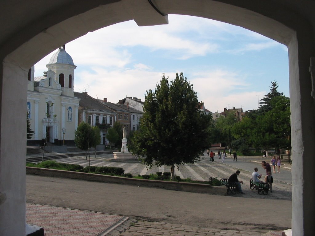 Gates at Rynok square