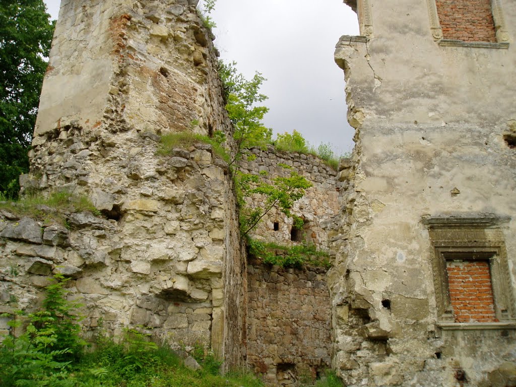 Berezhany (Ternopil Oblast, Ukraine) - Berezhany Castle, the main residence of the Sieniawski magnate family / Бережани (Тернопільська обл.) - Замок Сенявських XVI-XVIII ст.