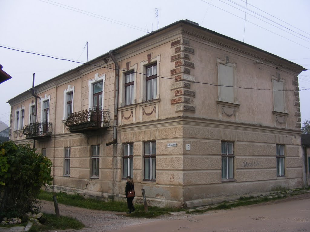 Ul. Chmielnickiego 5, dawniej Rzeżnicza
