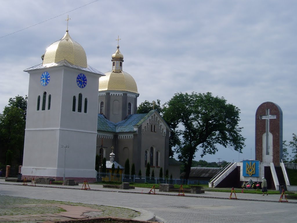 Borshchiv (Ternopil Oblast, Ukraine) / Борщів (Тернопільська обл.) - Греко-католицька церква і Памятник борцям за волю України
