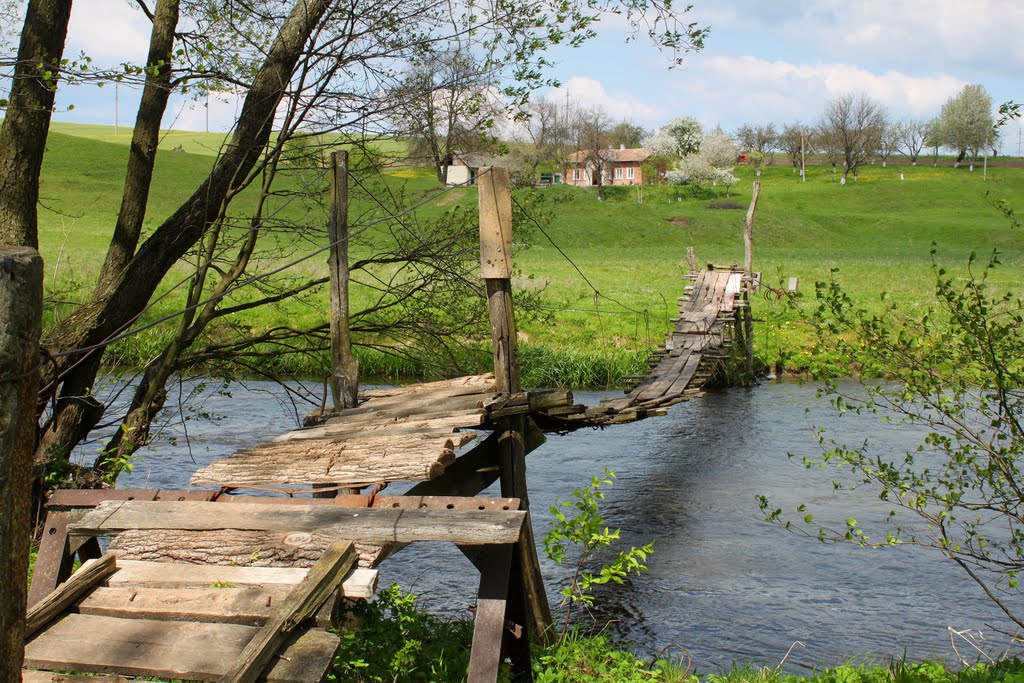 Bridge across Strypa riva in Pidzamochok village
