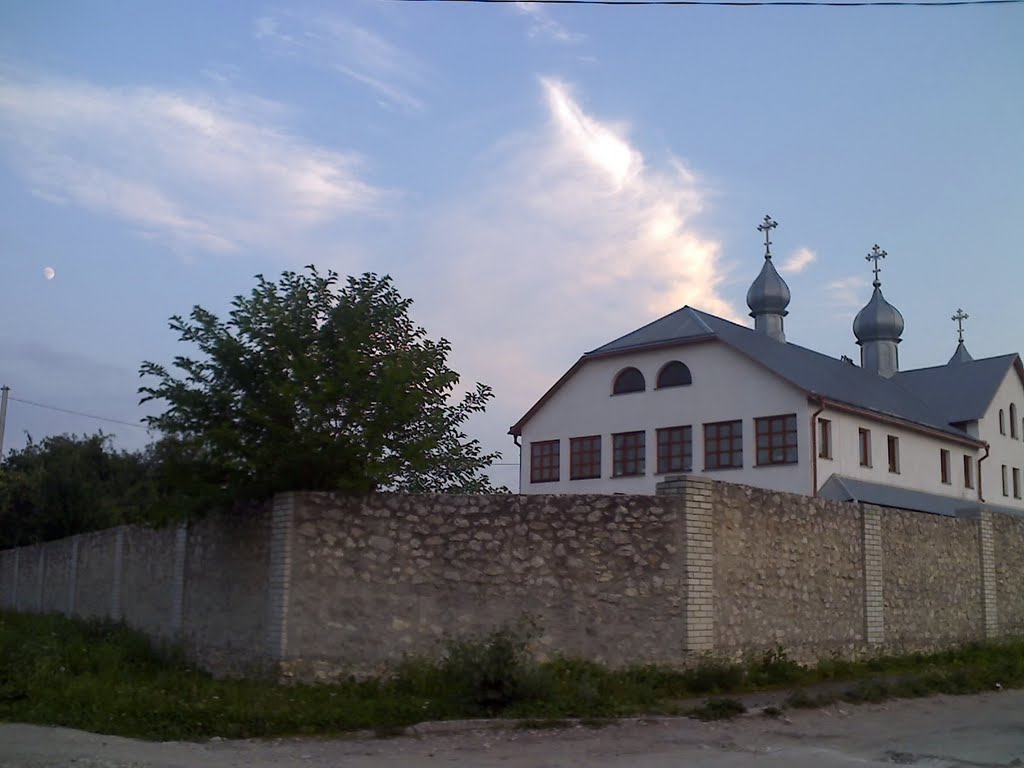Монастир (на розі вул. Шкільна і Хмельницького), Великі Бірки, 2011