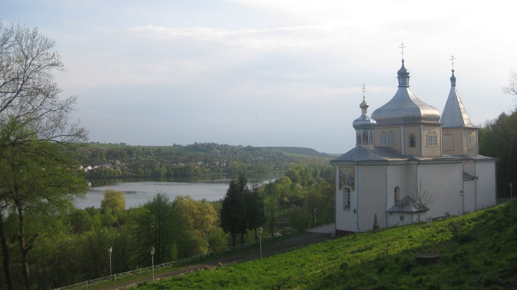 Вишнівець, церква біля замку