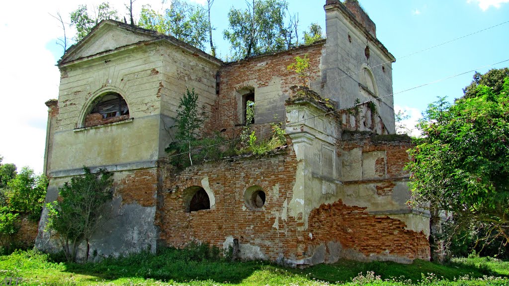 Руины костела Святого Станислава,построенные семьей Мнишеков в 1757г