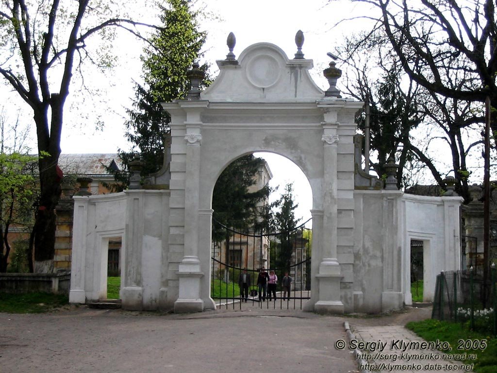 Головна брама Вишневецького палацу (Gate of Vyshnevetsky family palace)