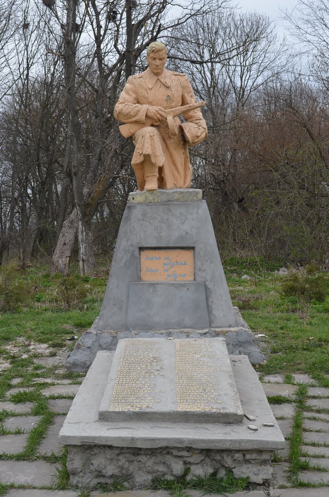 Памятник загиблим воїнам