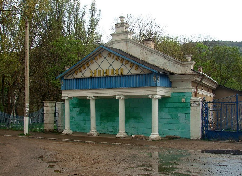 Заліщики - одна з колишніх споруд палацу