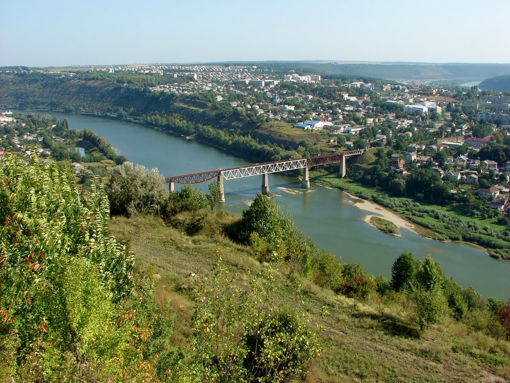 З Дністрової кручі .*