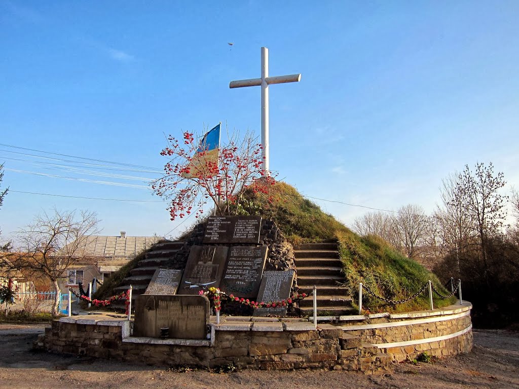 с. Прошова. Символічна могила борцям за волю України.(1927-1990)./Proshova village. Symbolic grave. (1927/1990).