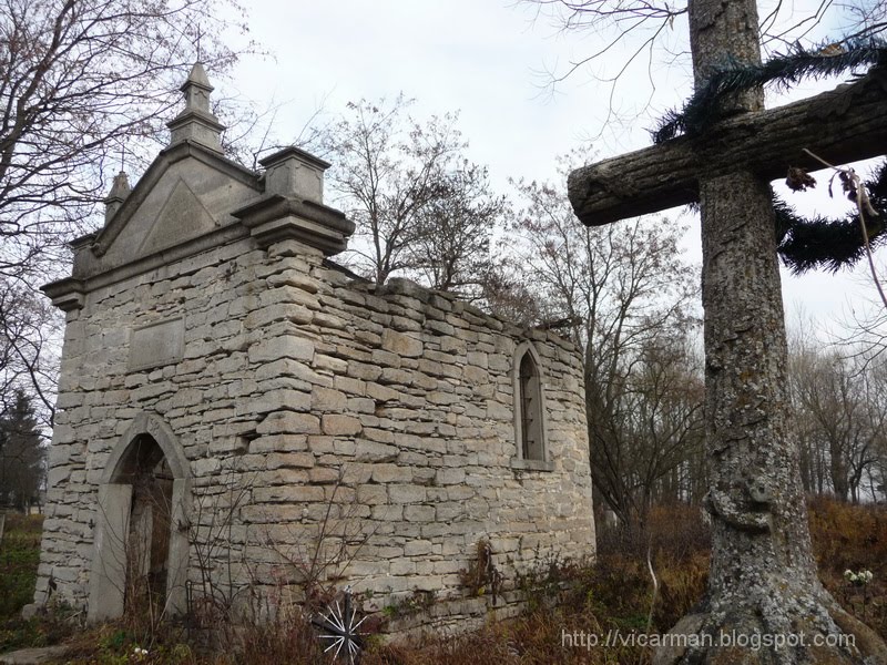 Озерна. Каплиця-гробівець на цвинтарі 1858. || Ozerna. Chapel-tomb at the cemetary 1858.
