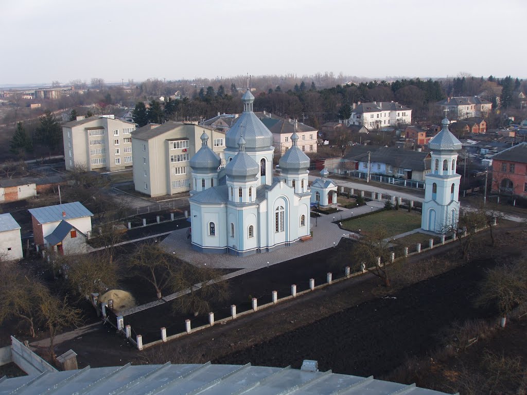 Церква фото з зерносховища.