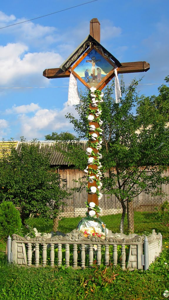 Фигура на перекрестке дорог.