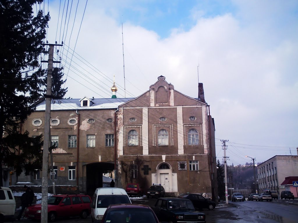 Колишня духовна семінарія,тепер краєзнавчий музей