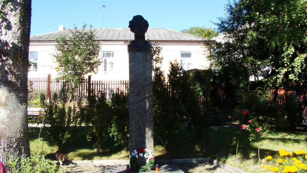 Krzemieniec  -  popiersie Juliusza Słowackiego