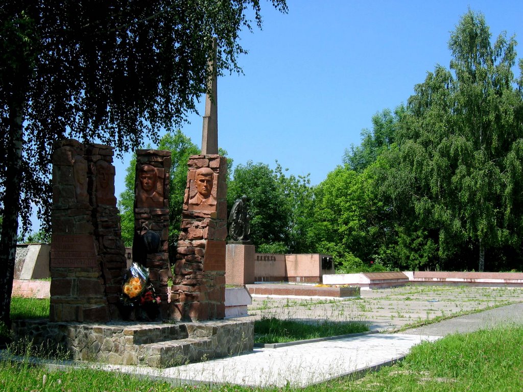 Lanivtsi - soviet heroes monument / Ланівці - монумент радянським героям