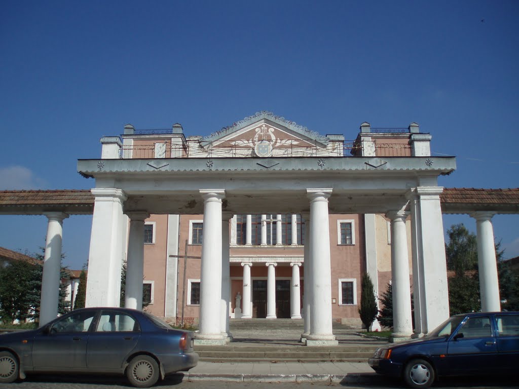 Terebovlios kolonos. Šv. Petro ir Povilo bažnyčia / Columns in Terebovlia. St. Peter and Pavel church